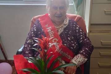 Antonia Teresa Santana, una teldense de 101 años, que sigue cosiendo y se vale por sí misma/TA.